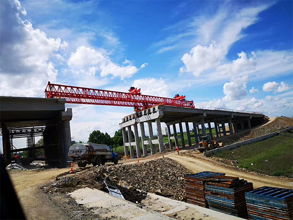 <b>河北保定架桥机厂家工程旅途中的温馨港湾</b>