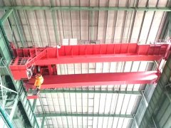 <b>厂房重载吊装怕不稳  200/50 吨双梁行车稳得住吗</b>