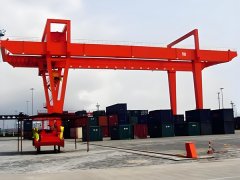 <b>集装箱门式起重机大车跑偏该怎样检修处理</b>