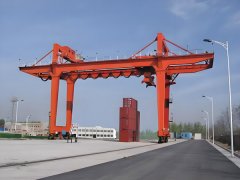 <b>江苏轨道式集装箱起重机堆场利用率高吗 集装箱</b>