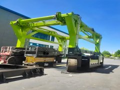<b>跨运车比正面吊和叉车到底快多少跨运车厂家</b>
